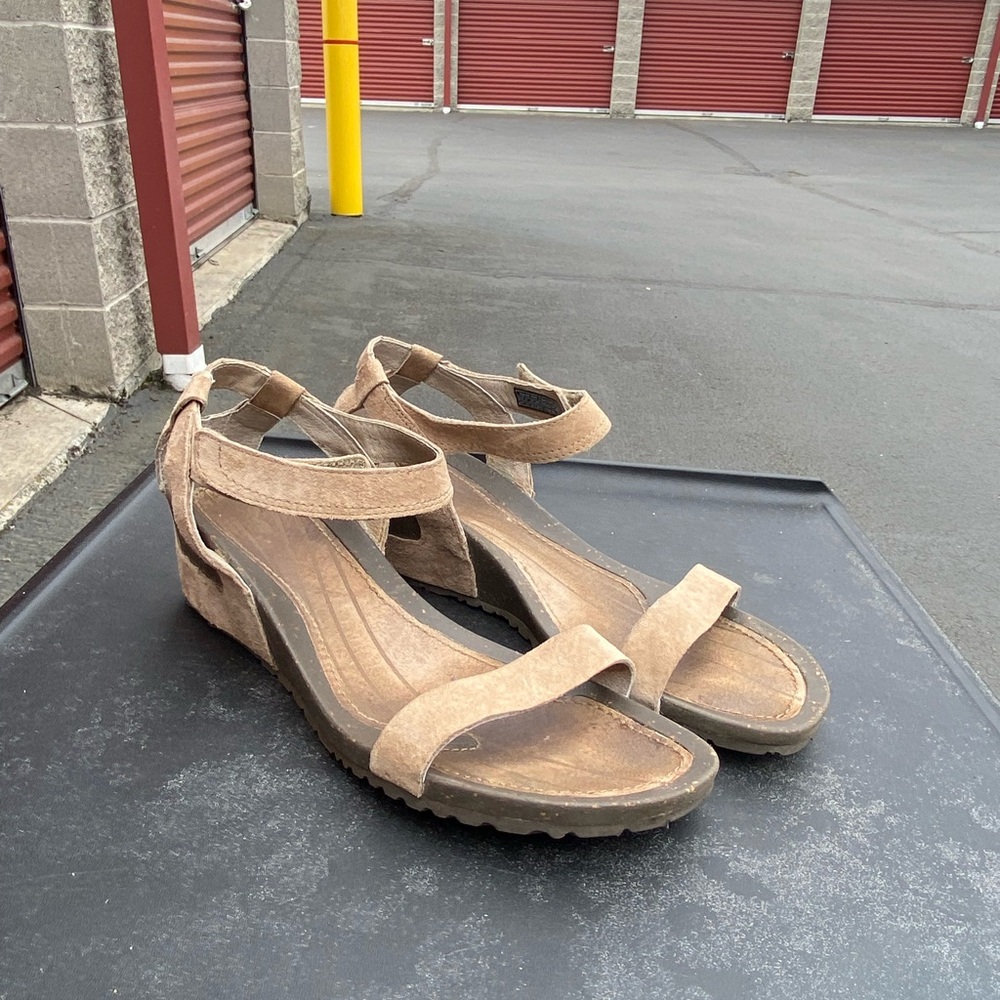 Teva 1001848 Ladies Tan Leather Wedge Ankle Strap Sandals Size 8.5 - Picture 11 of 14